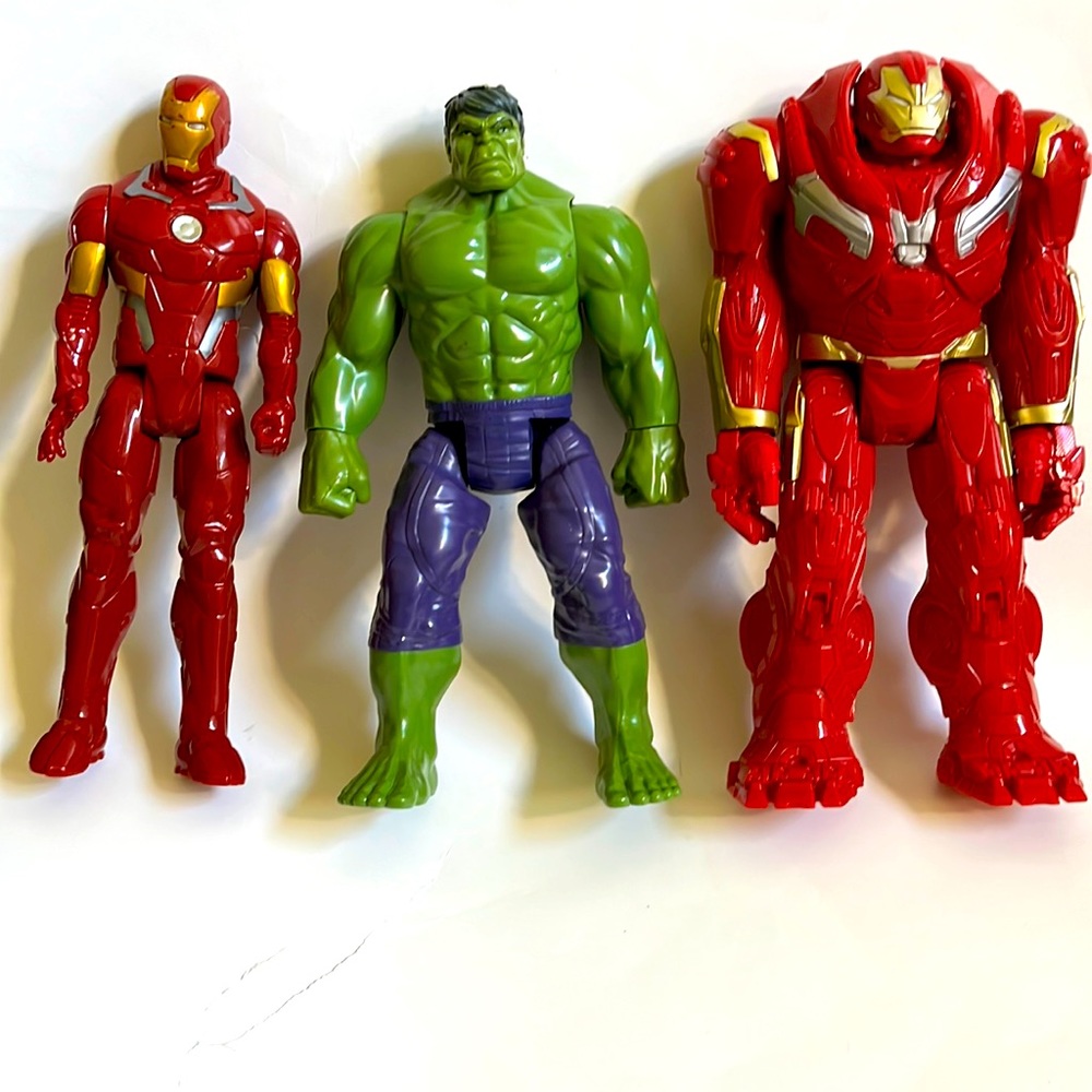 Avengers action figures Lot